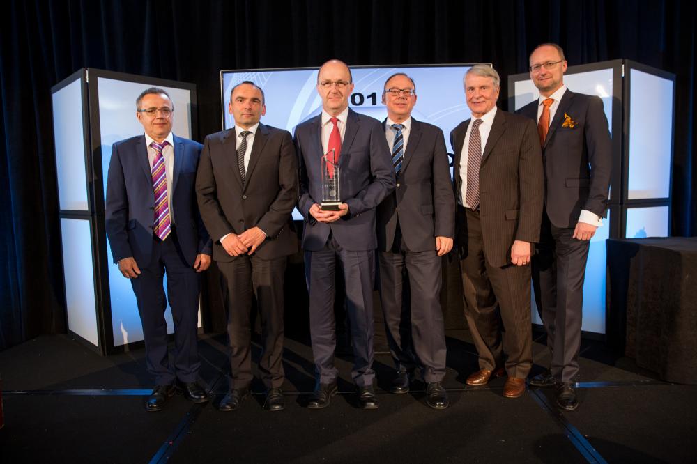 Feierliche Übergabe des FOYA Awards 2015 in Washington D.C. mit Dr. Andreas Neubert, Steffen Grune, Frank Förster, Dr. Ralf Pfirmann, Peter Linzmeyer und Gregor Kawaletz.